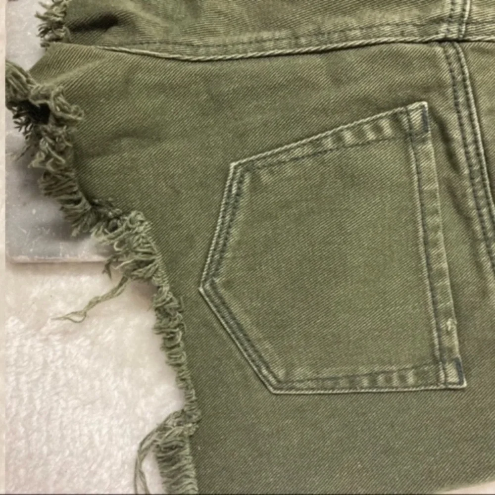 Brandy Melville Denim Cut Off Shorts Size 26 Olive Green Distressed Fringe - Picture 8 of 14